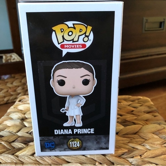 Funko Pop DC: Justice League, Diane Prince #1124 - Picture 2 of 5
